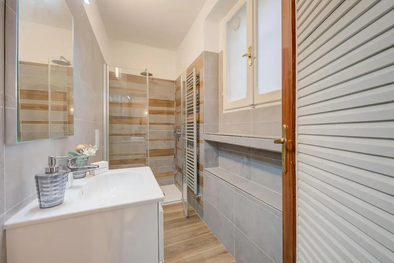 סאלו Vicolo 42-Private Terrace-200M Lake - Happy Rentals דירה