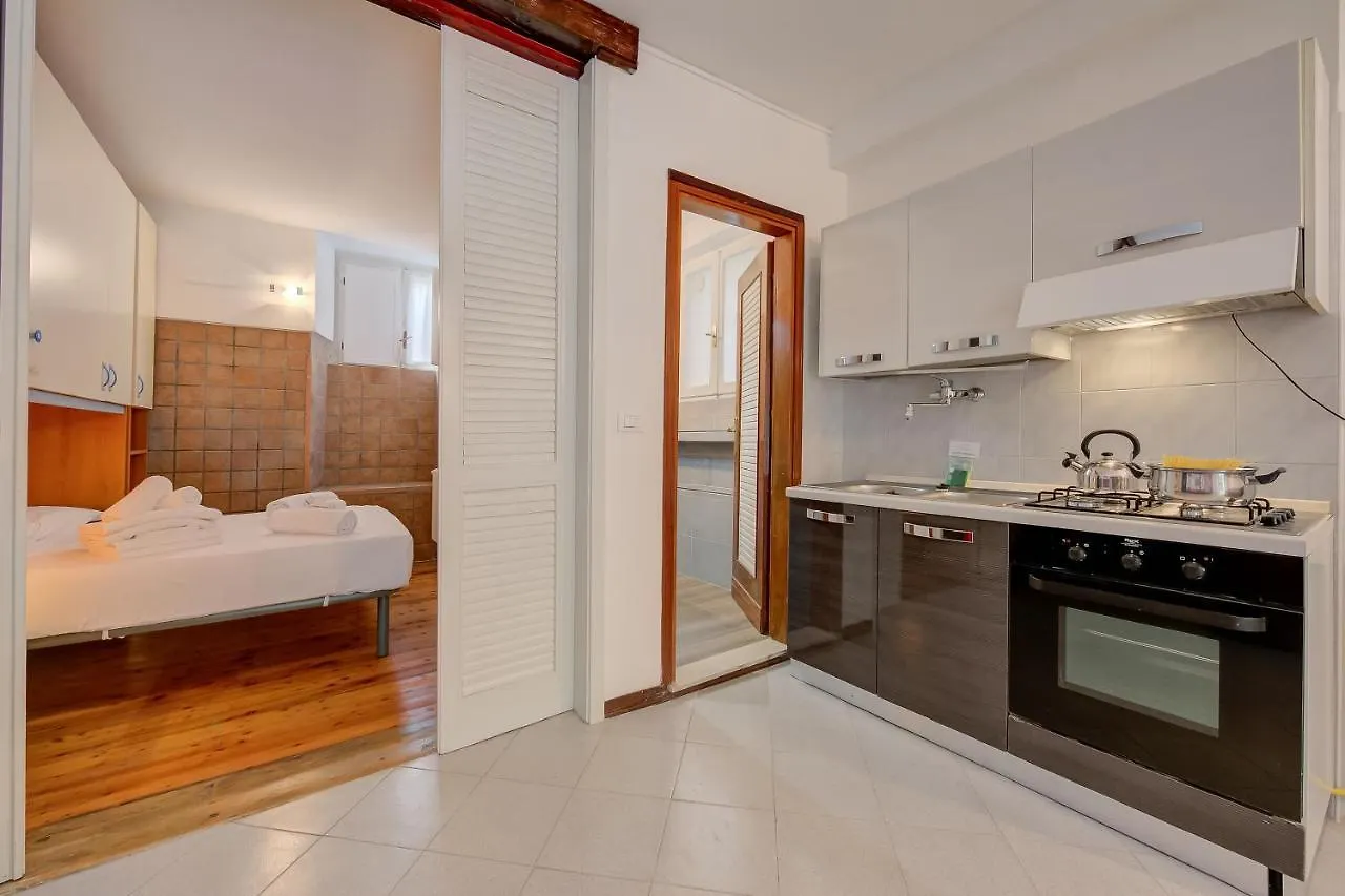 סאלו Vicolo 42-Private Terrace-200M Lake - Happy Rentals 0*,