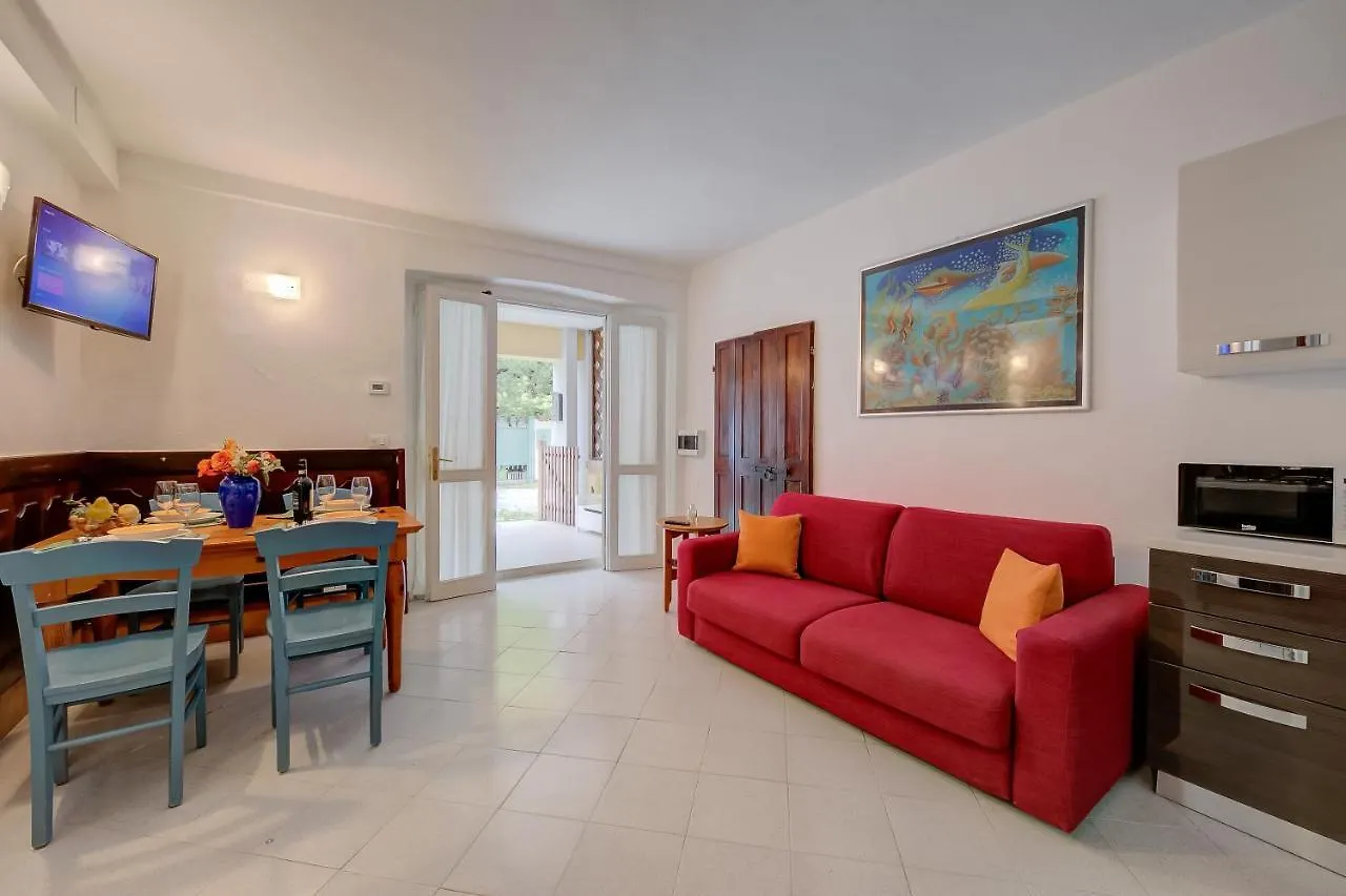 סאלו Vicolo 42-Private Terrace-200M Lake - Happy Rentals
