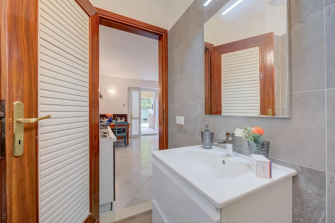 סאלו Vicolo 42-Private Terrace-200M Lake - Happy Rentals
